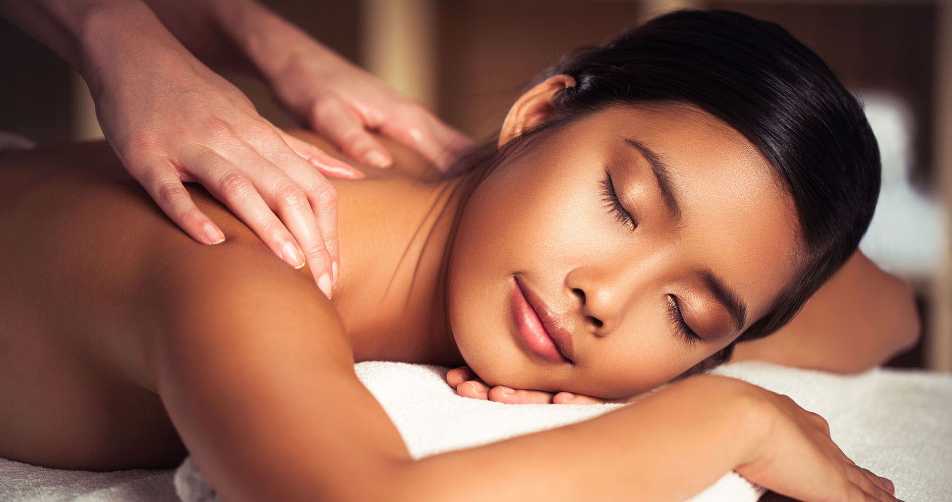 Serene massage therapy setting